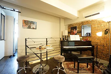 Rented by Rennit Inc.