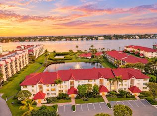 102 Half Moon Circle #F2, Hypoluxo, FL 33462