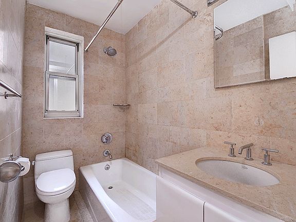 4th image of 10 W 74th St APT 4G