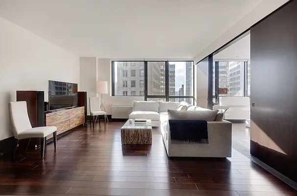 Sold by Nest Seekers International | media 3