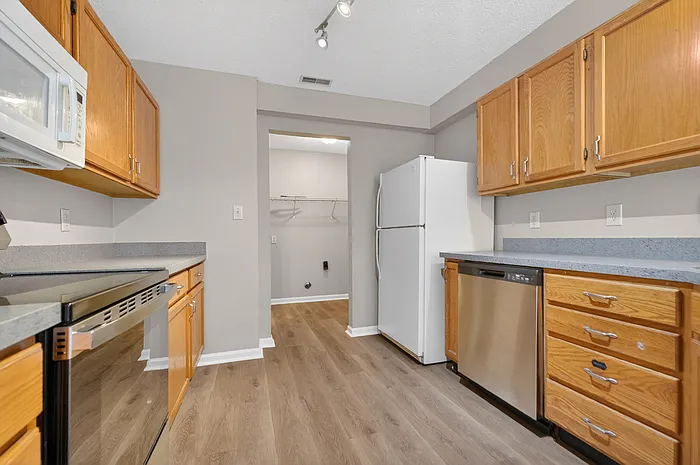 9833 Worthington Blvd — Photo 14
