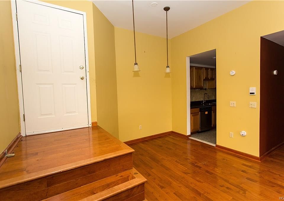 1st image of 70 Johnes St APT 303