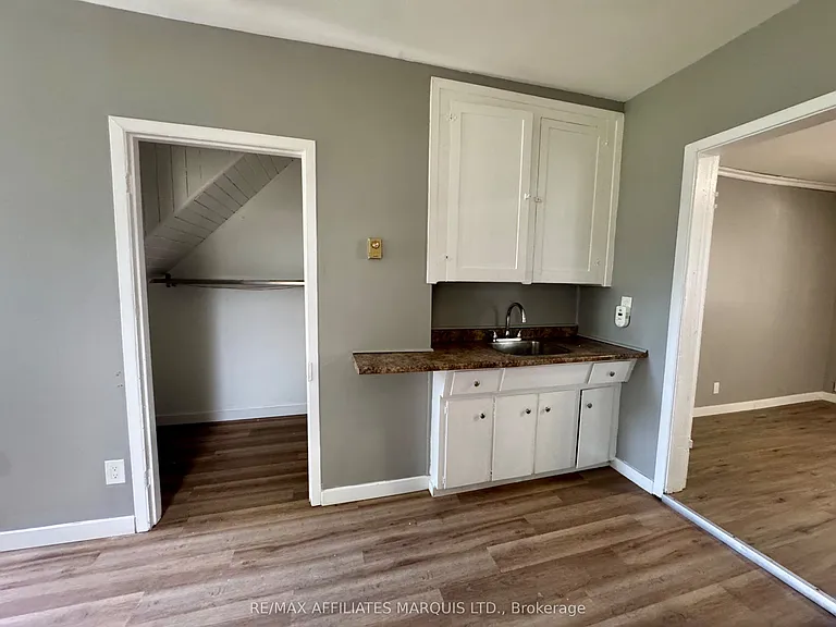 321 Water St E — Photo 6