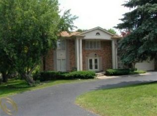 4799 S Valleyview Rd, West Bloomfield, MI 48323