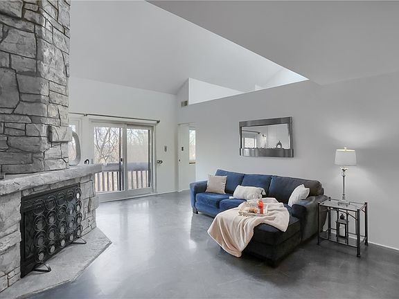 5th image of 2814 Leona Ln