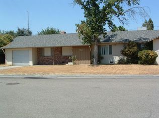 240 Florence Dr, Hanford, CA 93230