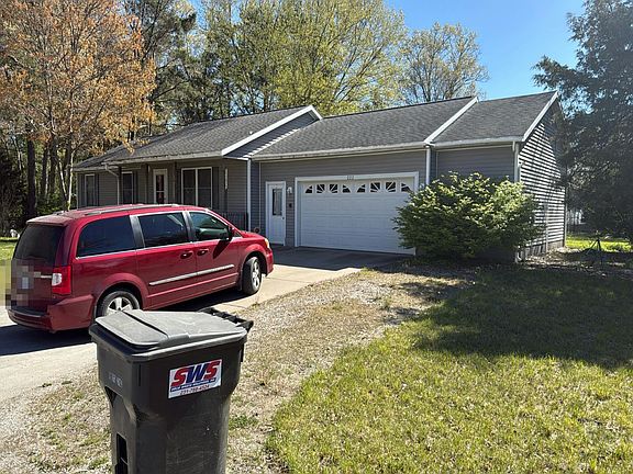 2nd image of 222 Rosengren St