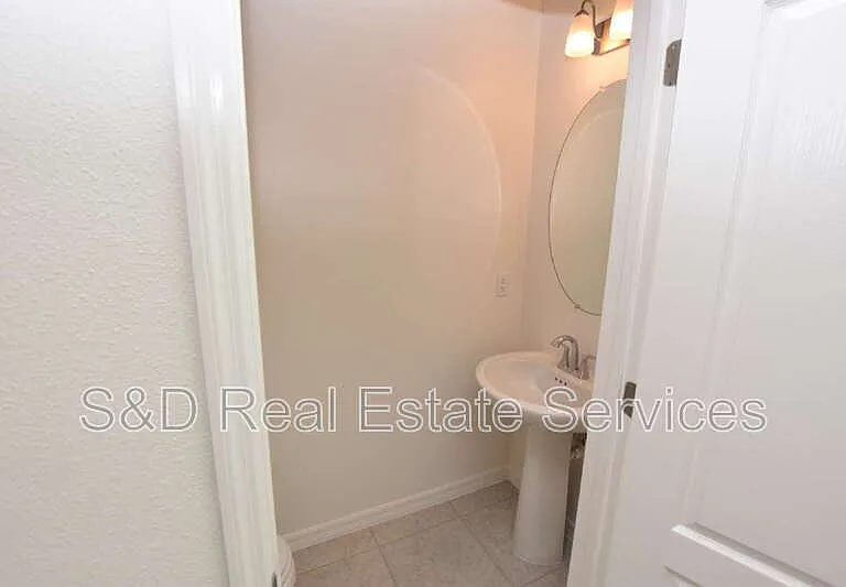 3913 Academia Ave — Photo 16