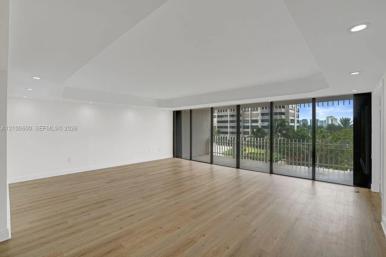 Grove Isle Condo — Photo 3