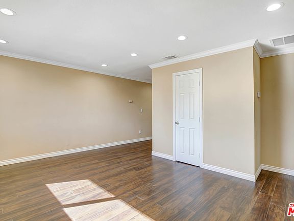 5th image of 1112 W 6th St