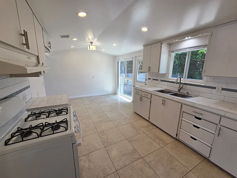 317 Agnus Dr — Photo 10