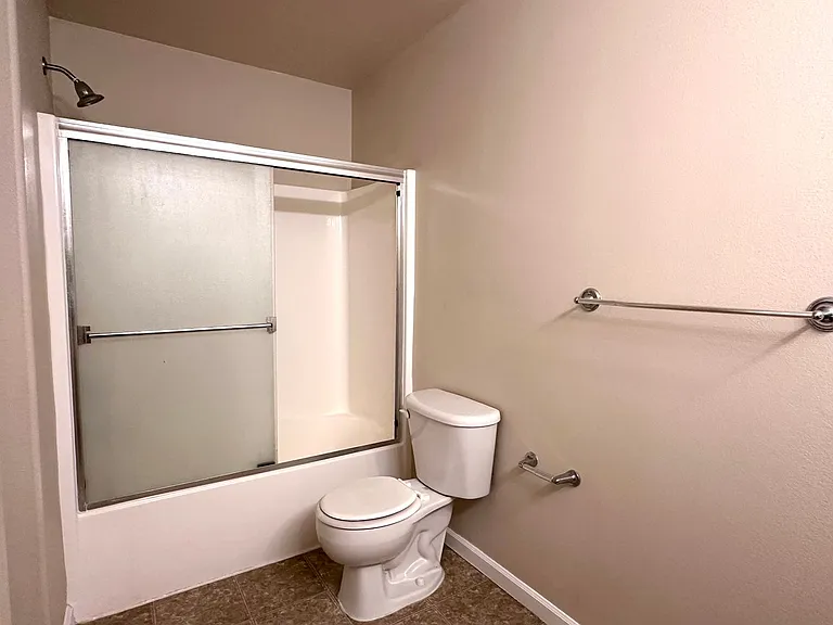 Beautiful 3 Bedroom And 2.5 Bathroom Townhouse In Southwest Redmond! — Photo 9