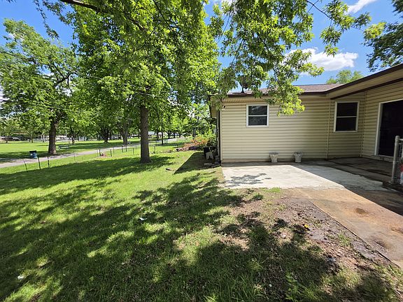 3rd image of 809 Lightwood Dr #4