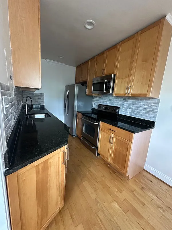 Building Photo - 2625 3rd St NE #304