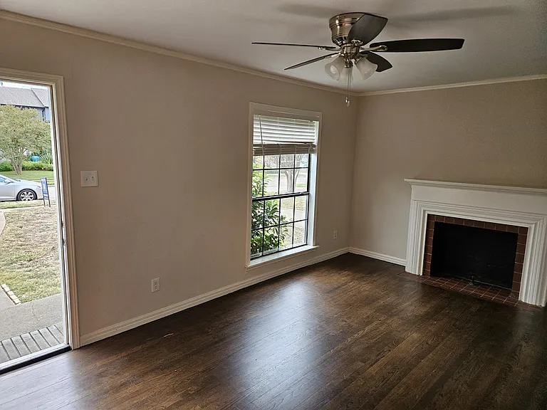 4021 Adrian Dr — Photo 4