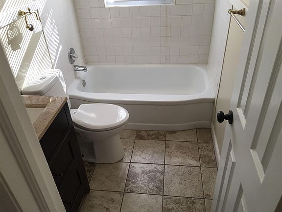 3rd image of 4332 Norton Ave