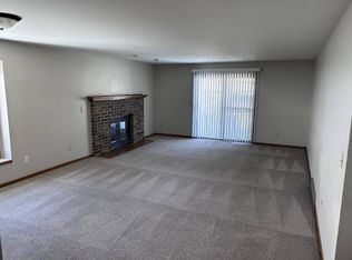 2712 W Glenpark Dr, Appleton, WI 54914