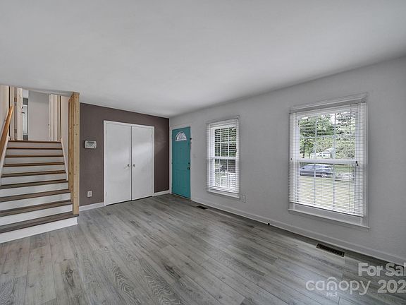 3rd image of 6116 Bridlewood Ln
