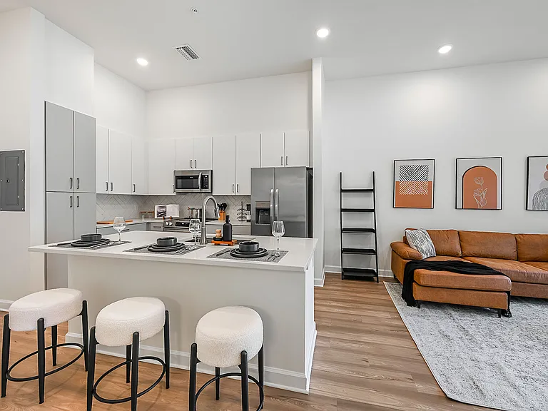 Apollo Apartments — Photo 1