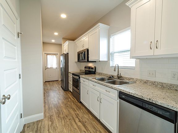 3rd image of 200 Promenade Pl