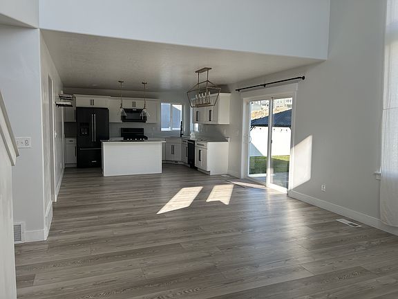 4th image of 1274 W Skyline Dr