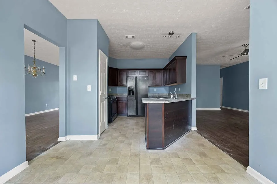 3 bed, 1800 sqft, $1,950 — Photo 1
