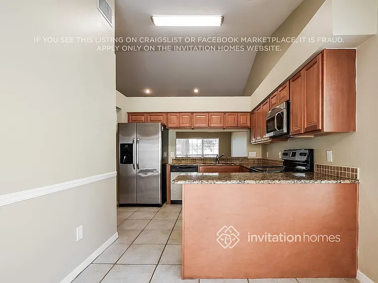 829 W Charing Cross Cir — Photo 8