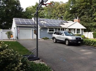 8 Oxford Dr, Wilbraham, MA 01095