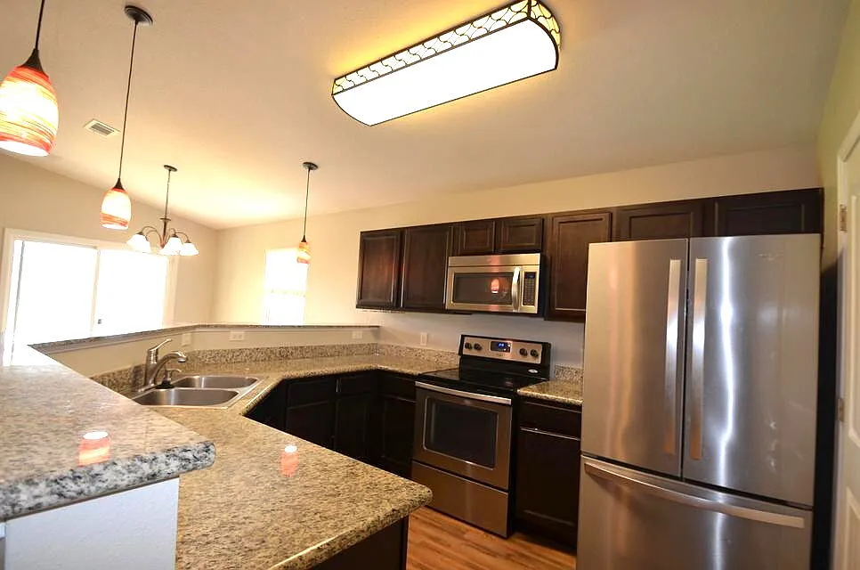 3 bed, 2.0 bath, 1550 sqft, $2,150 — Photo 4