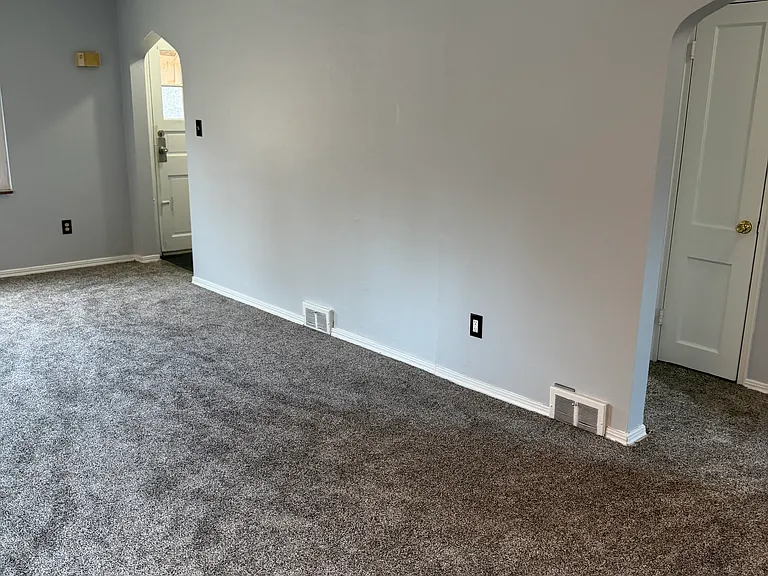 569 Loretto Rd — Photo 2
