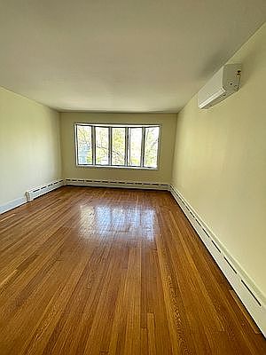 4th image of 164 Kingsley Ave Floor 2