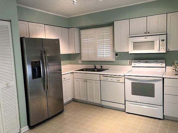 2nd image of 101 Mossbark Ln