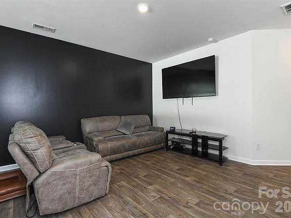 5th image of 6005 Guildford Hill Ln