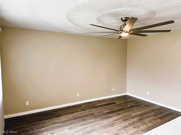 5th image of 923 Brady Ave