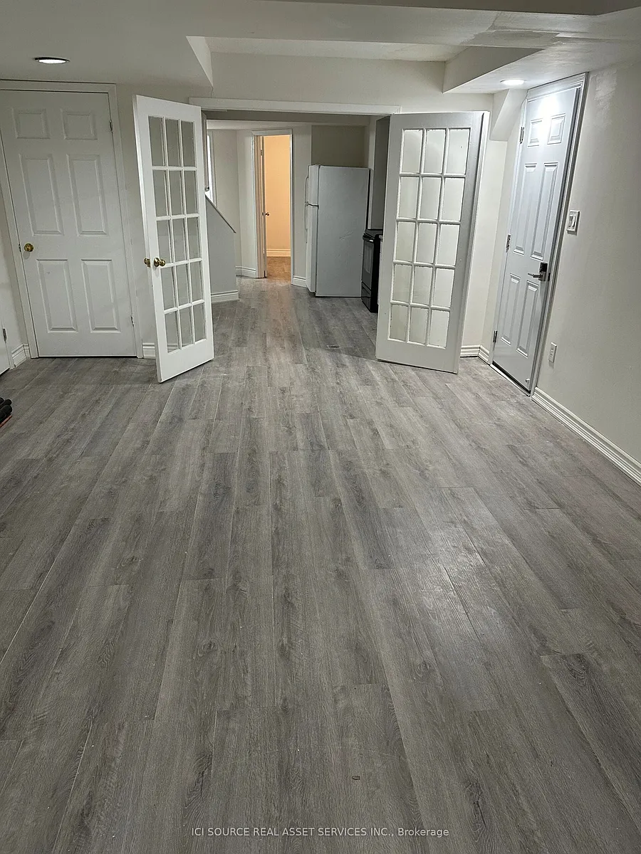 Building Photo - 155 Highland Cres #LOWER