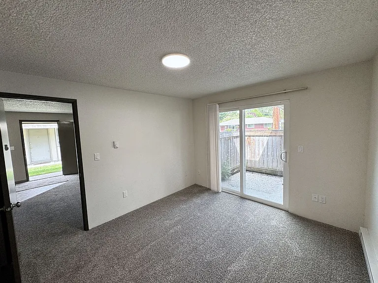 Woodshire Apartments — Photo 23