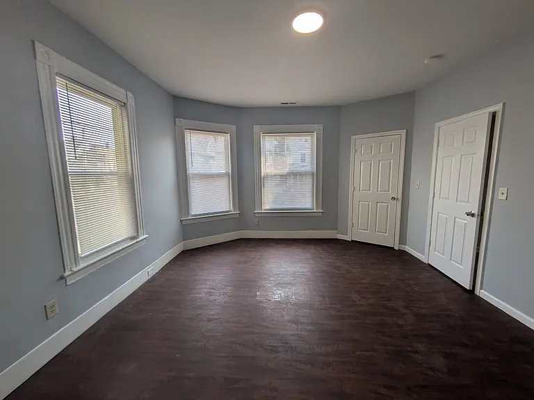 40 Center St #2R — Photo 7