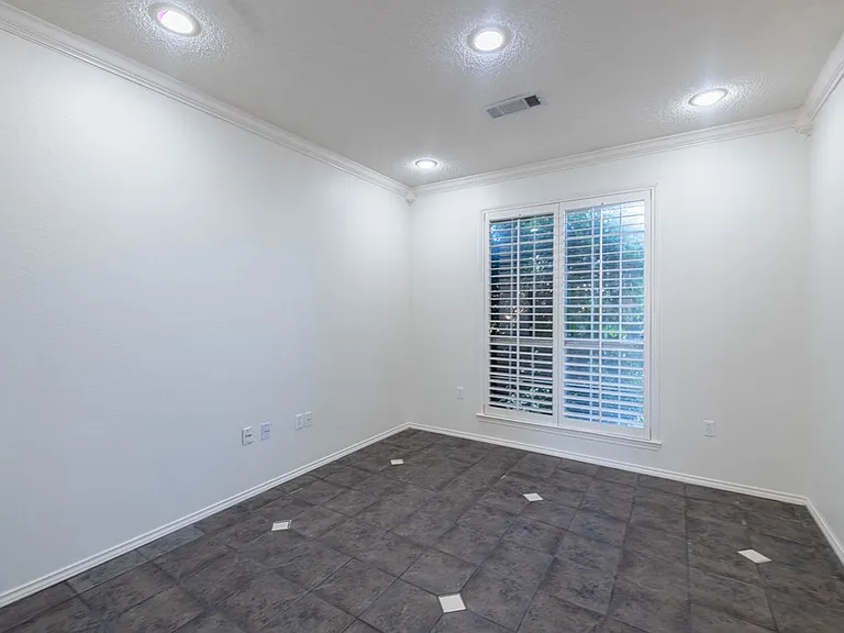 4801 Whitman Dr — Photo 5