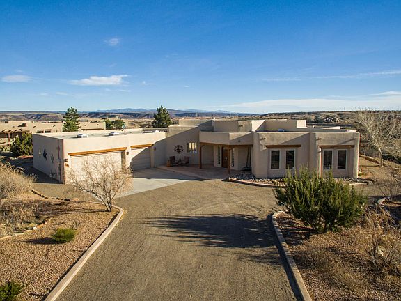 2nd image of 4 Third Mesa Ct