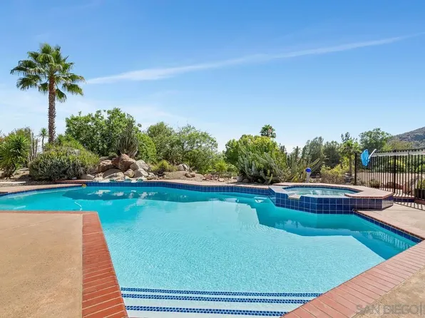 25980 Forest Dr, Escondido, CA 92026