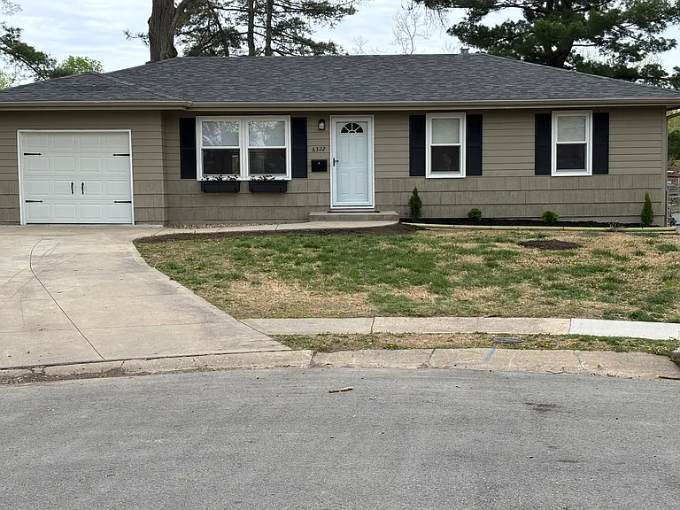 6322 NE Agnes Cir — Photo 1