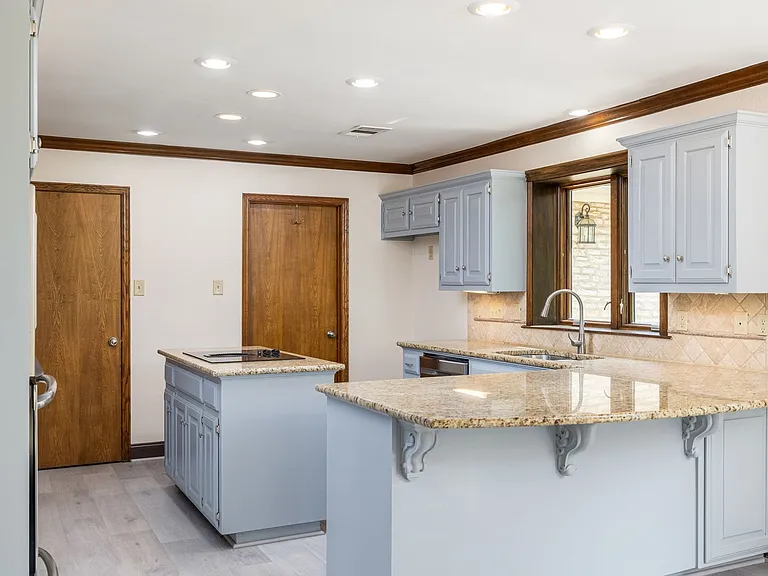 9900 Winding Oak Cir — Photo 4