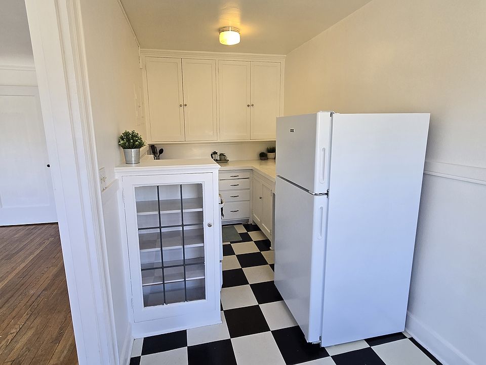 1st image of 4555 15th Ave NE APT 5