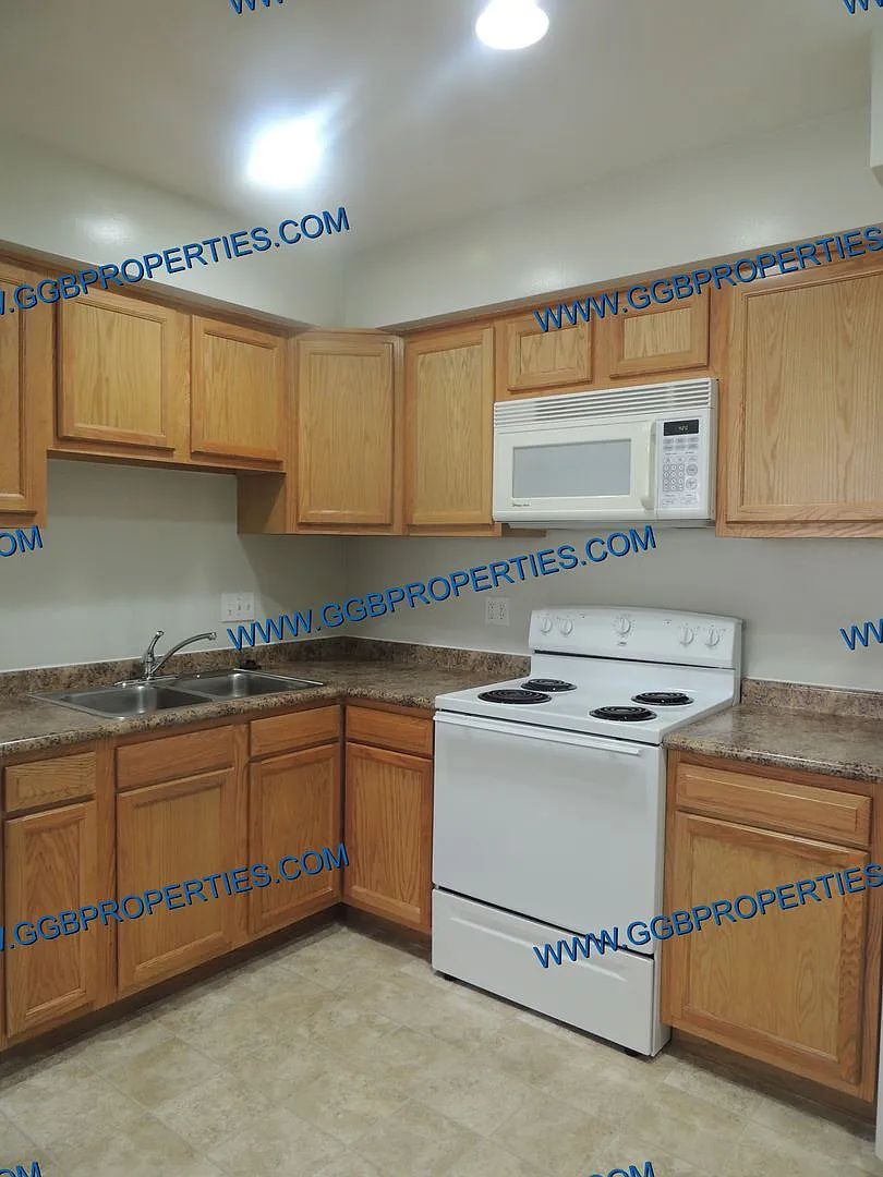 10 Bay Shore Ave — Photo 3