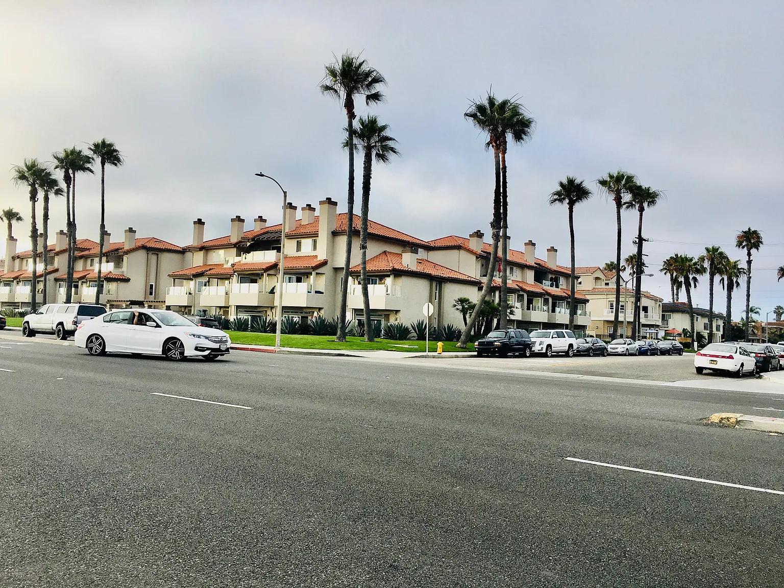 Pacific Coast Hwy, Huntington Beach — Photo 2
