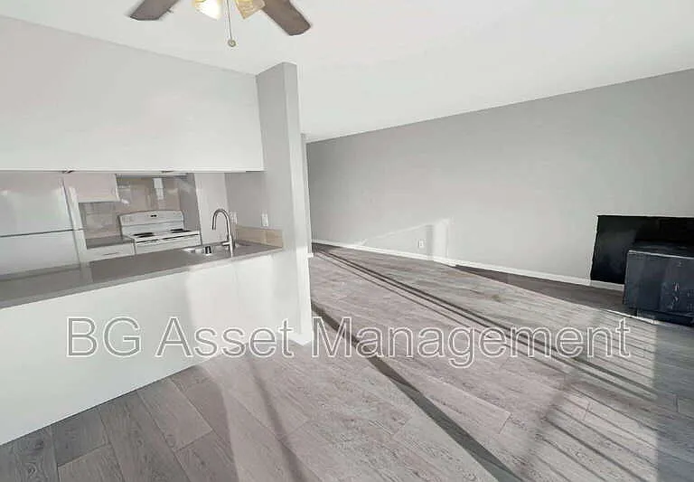 10 Lee St #4 — Photo 4