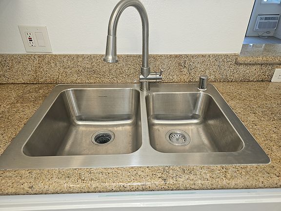 5th image of 3549 Hughes Ave #301