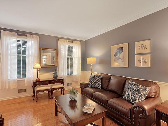 5th image of 2057 Basswood Ct
