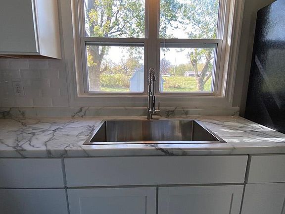 5th image of 1301 N Mulanix St