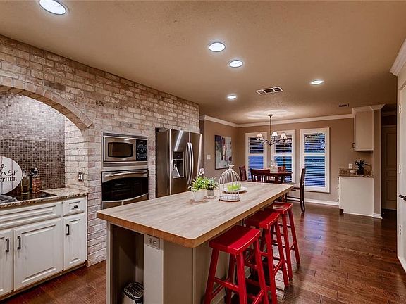 4th image of 207 Otter Creek Ct